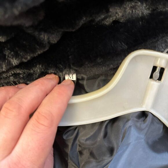 Women's Open Front Black Faux Fur Coat Jacket NWOT Medium - Picture 5 of 5